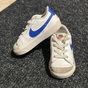 Nike White and Blue Classic Sneakers